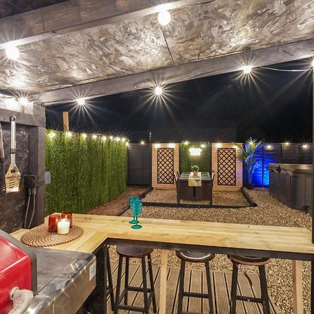 The Lodge At The Outside Inn Mountfield Extérieur photo